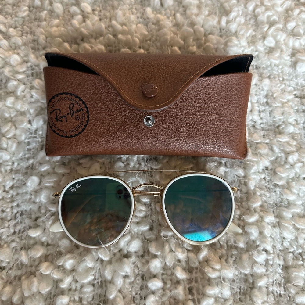 RAY BAN ROUND DOUBLE BRIDGE - GOLD FRAM WITH BLUE FLASH LENSES💛💙